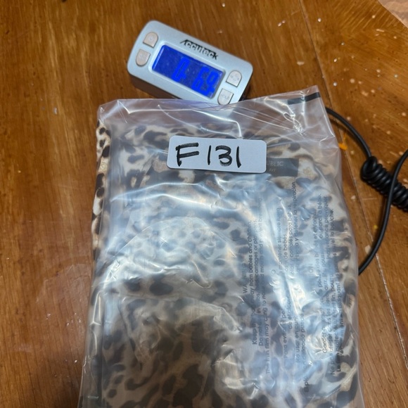 Banana Republic Dillon Classic Fit Animal Print Button-Up Blouse Large Mob Wife - Picture 7 of 8